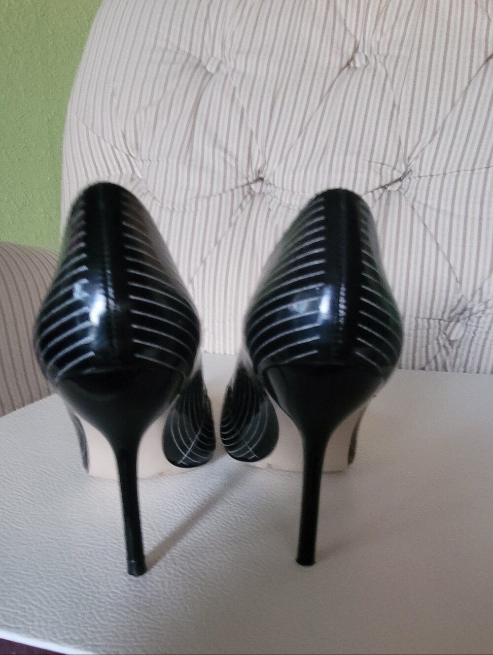 BCBGirls Y2K Black & Silver Striped Patent Pointed Toe 3.5" Heels Sz 8 - Picture 7 of 10